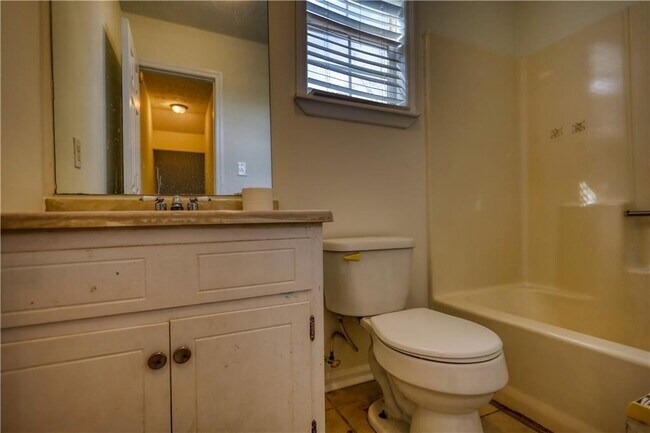 Building Photo - 2475 Nugget Dr SW