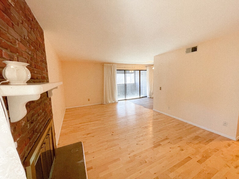 Building Photo - 9797 E Peakview Ave