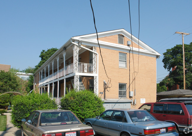 Building Photo - Holiday House Apartments