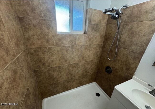 Building Photo - 625 E Broadway Rd