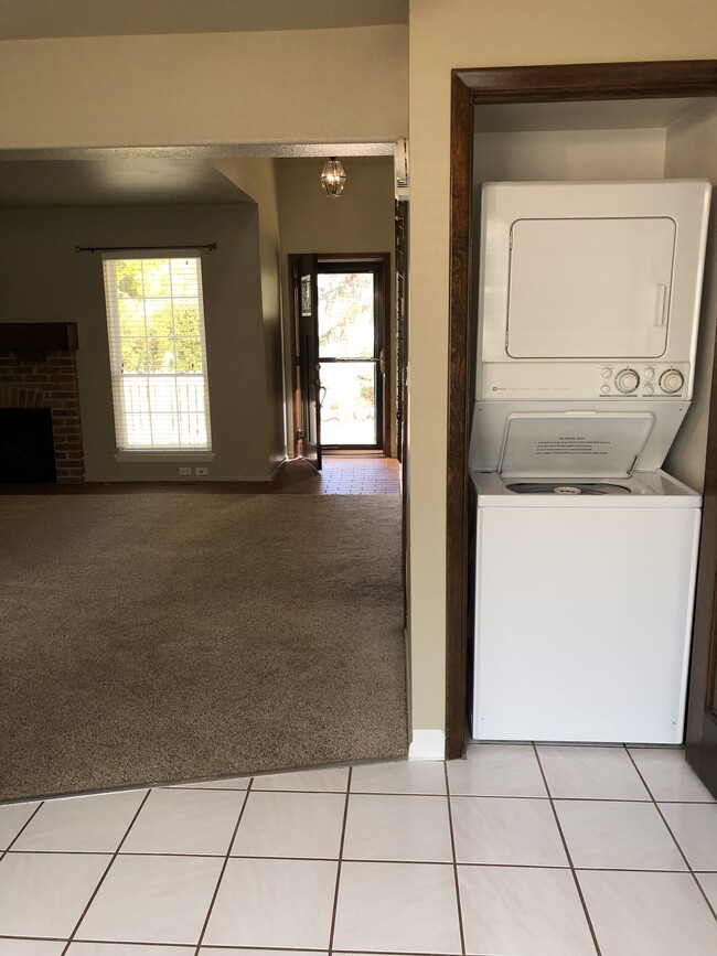 12 Laundry - main floor - 2941 W Long Dr