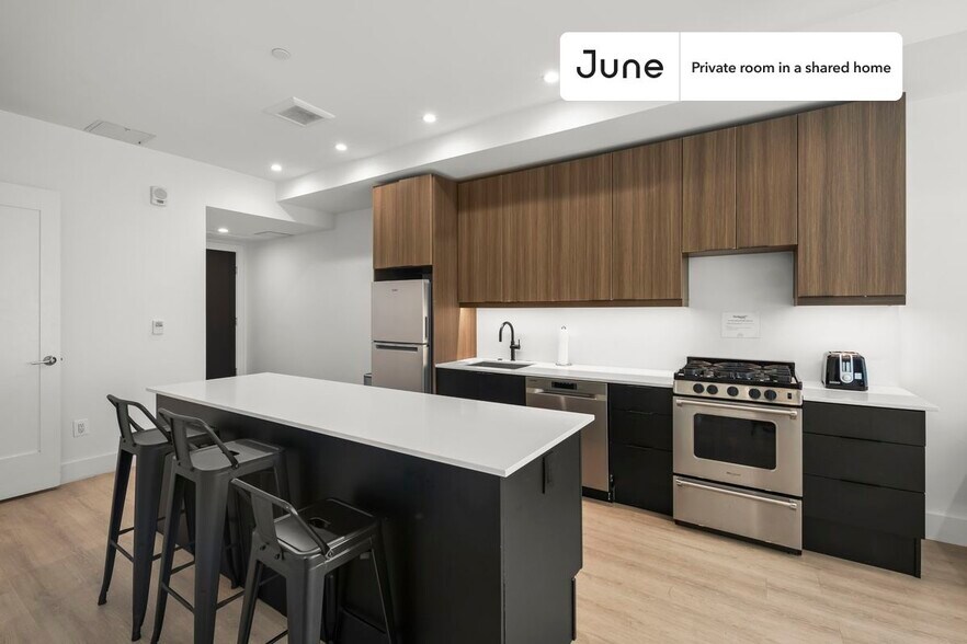 Building Photo - Room in Shared 4 bed/2 bath home in Dupont Circle