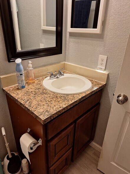 Building Photo - 1295 Schumann Dr