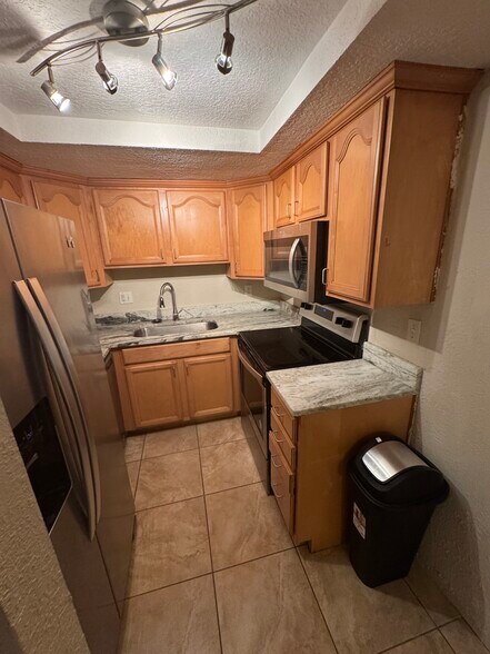 Building Photo - 233 Lewfield Cir