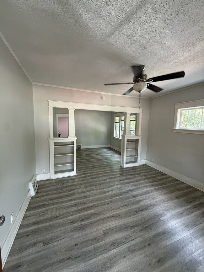 Building Photo - 2113 S Meade St