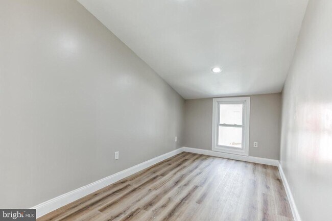 Building Photo - 614 Minor St