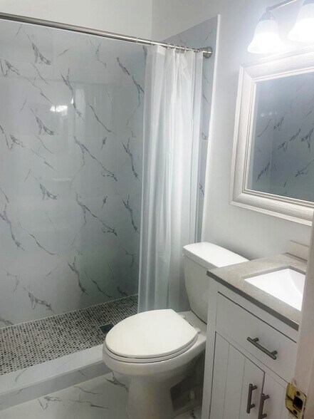 Building Photo - 106 NE 1st Ct