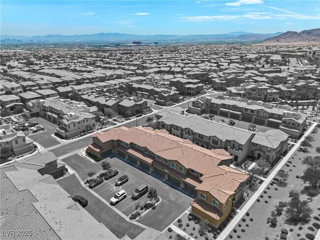 Building Photo - 49 Alamere Falls Dr