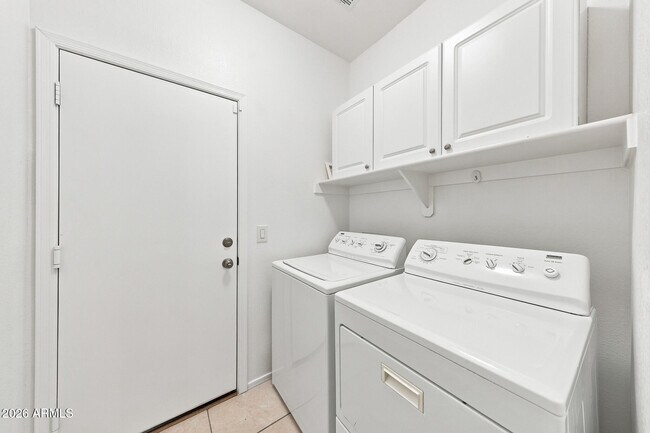 Building Photo - 1402 E Shannon St