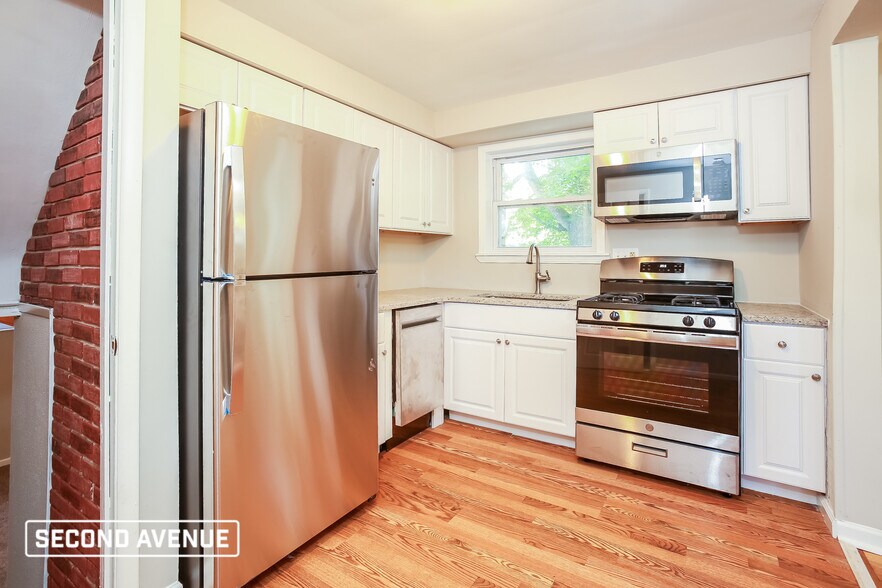 Building Photo - 667 Regency Dr