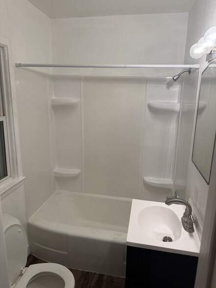 Building Photo - 5113 Lincoln Ave