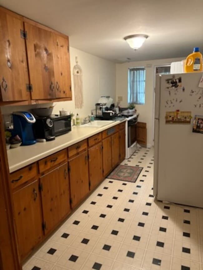 Building Photo - Quiet Study Haven: 1BR + Den just Steps from UNC