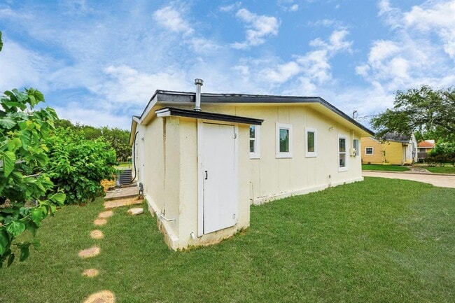 Building Photo - 501 Schilling Ave