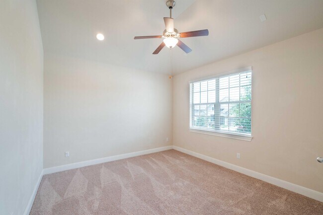 Building Photo - 3825 Vinalopo Dr