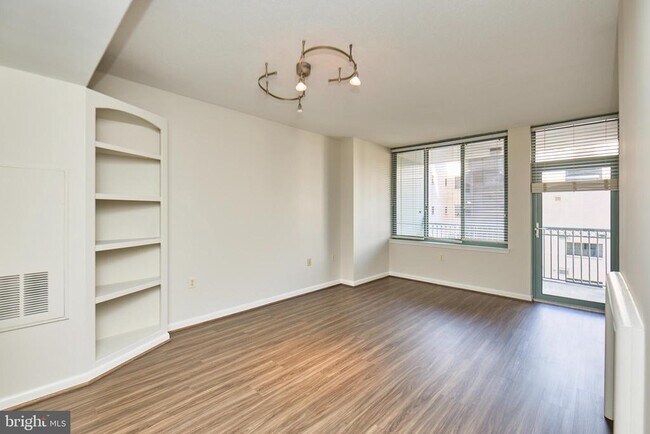 Building Photo - 851 N Glebe Rd