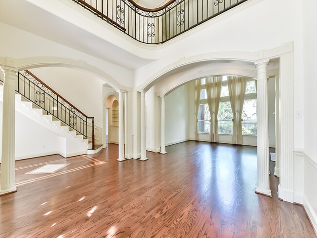 Building Photo - 166 E Capstone Cir