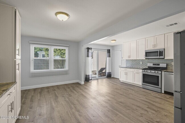 Building Photo - 6 Rockwell Cir