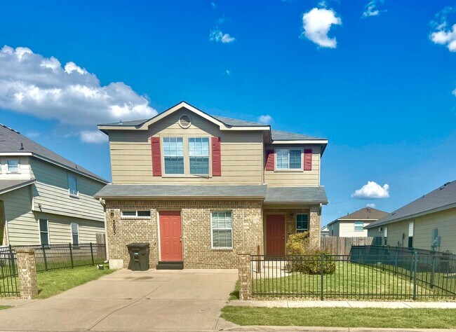 Building Photo - Spacious 5-Bedroom Home with In-Law Suite ...