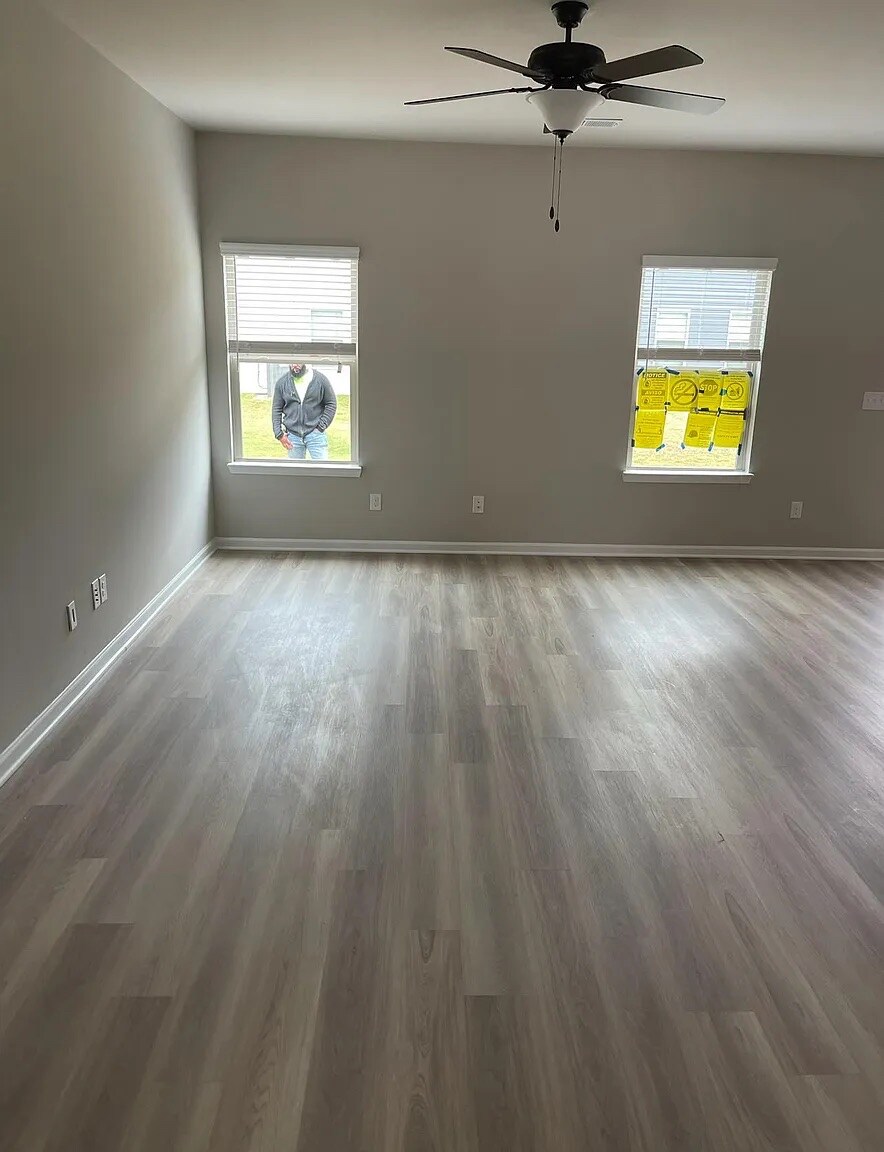 Building Photo - Room in House on Stovall Pl