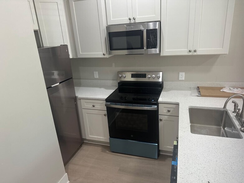 Kitcken - 2332 Stark St
