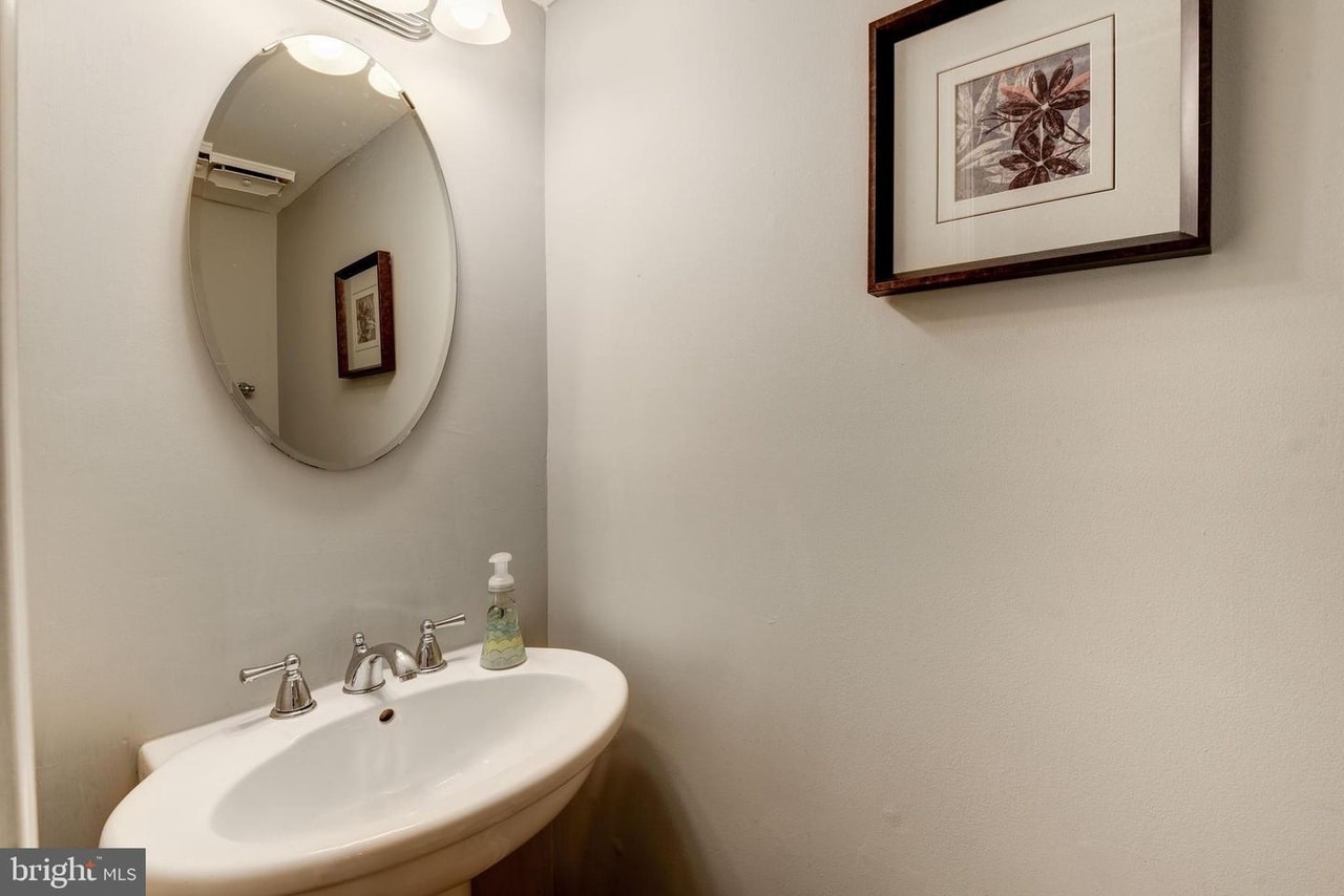 1st Floor Bathroom - 9668 Hastings Dr
