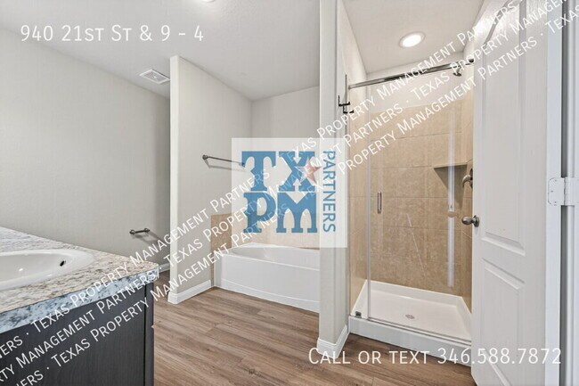 Building Photo - 940 21st St