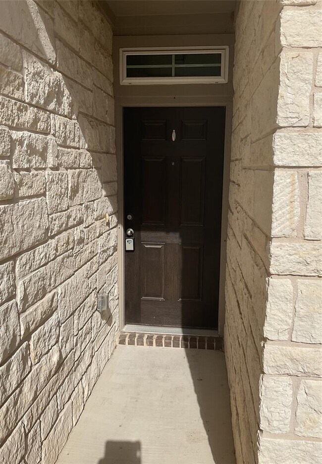 Building Photo - 602 Pearly Eye Dr