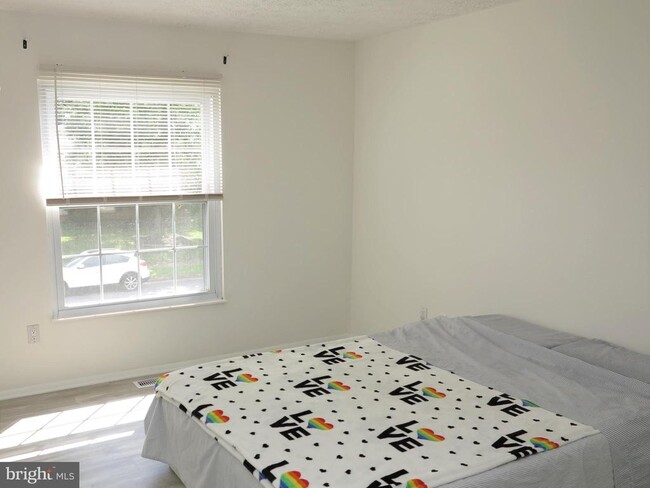 Building Photo - 8406 Woodford Ct