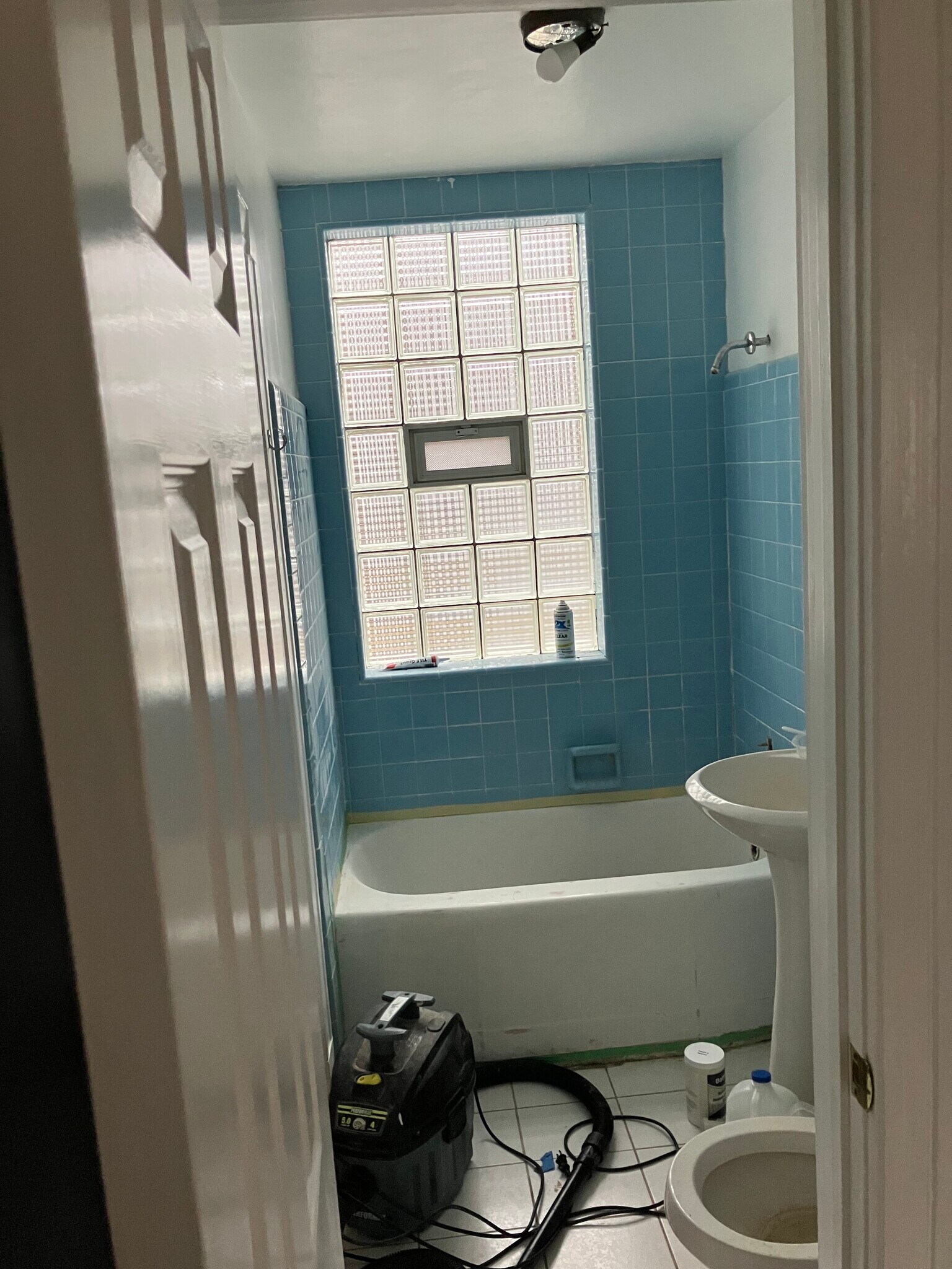 Tiled main bath - 2582 N Cramer St