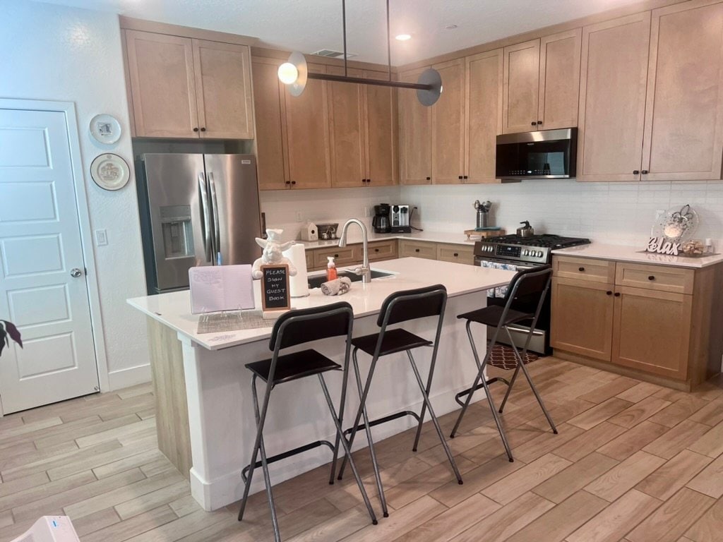 Building Photo - 2712 E Tamarind Dr