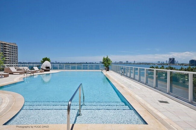 Building Photo - 2020 N Bayshore Dr