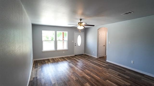 Building Photo - 917 Redoak Dr