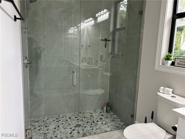 Building Photo - 4782 8th Ave SE