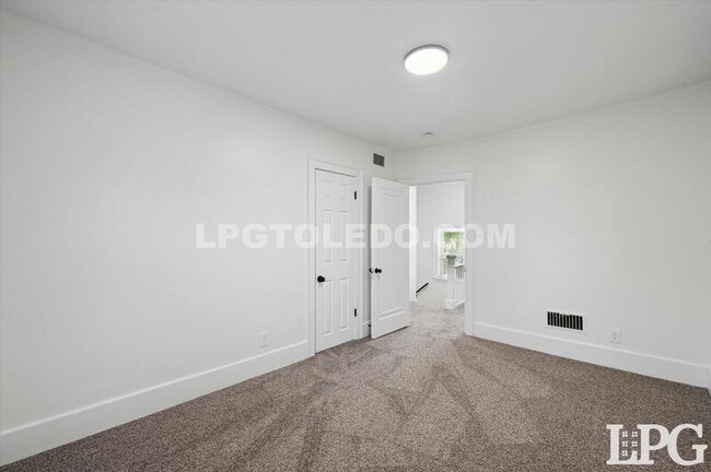 Building Photo - 4217 Asbury Dr