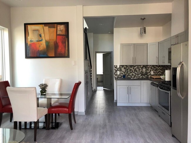 Living and dinning area - 1707 Sage St