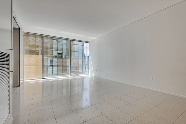 Building Photo - Veer Towers 2210E-CityCenter Views from th...