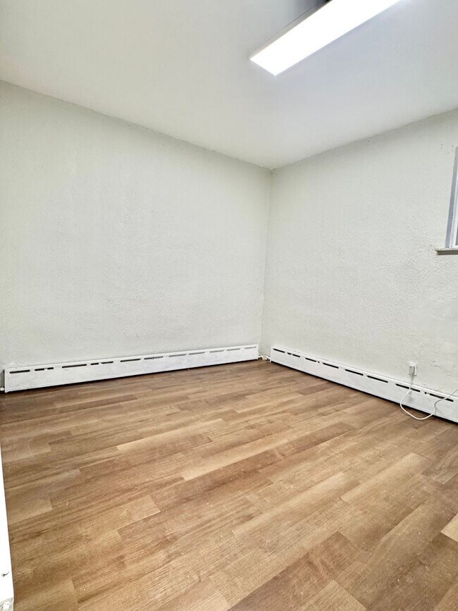 Building Photo - 5027 Walnut St