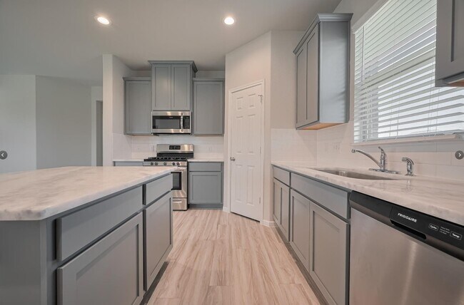 Building Photo - 101 Eliana Shores Dr