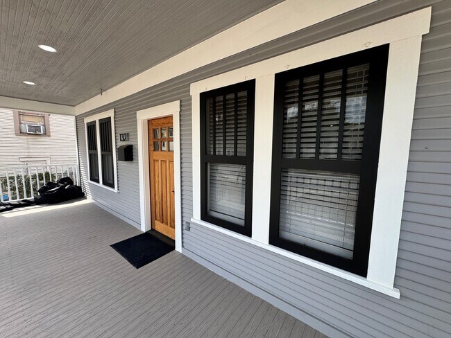 Building Photo - Move-In Ready & Recently Updated 2-Bedroom...
