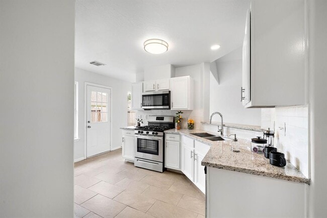 Building Photo - 25118 Clover Ranch Dr