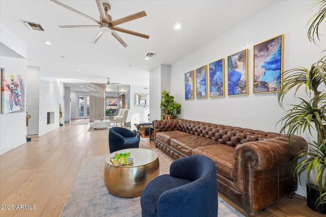 Building Photo - 3112 E Palo Verde Dr