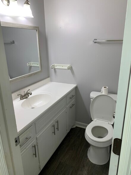 Building Photo - 207 McLeod Dr