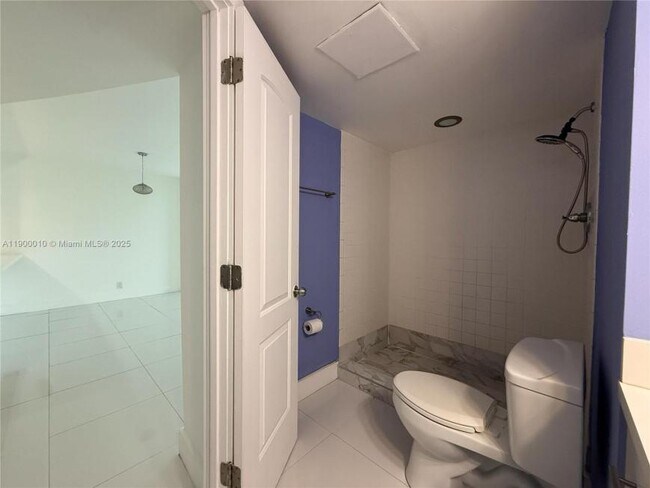 Building Photo - 2 bedroom in Sunny Isles Beach FL 33160