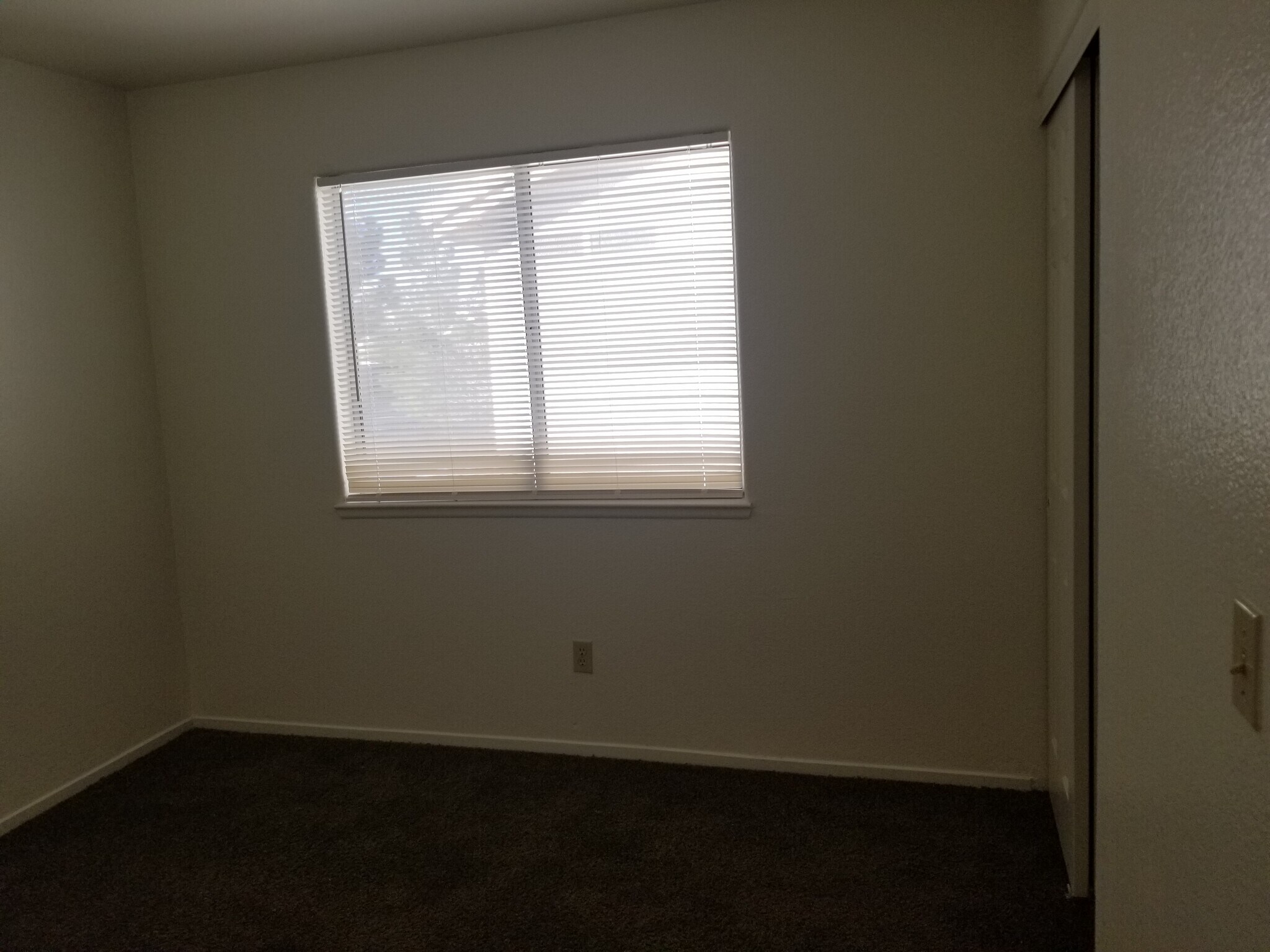 Building Photo - 6109 Crockery St