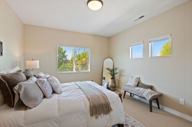 Building Photo - Executive Furnished Home For Rent In Orem!