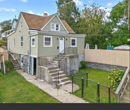 Building Photo - 452 Franklin Ave