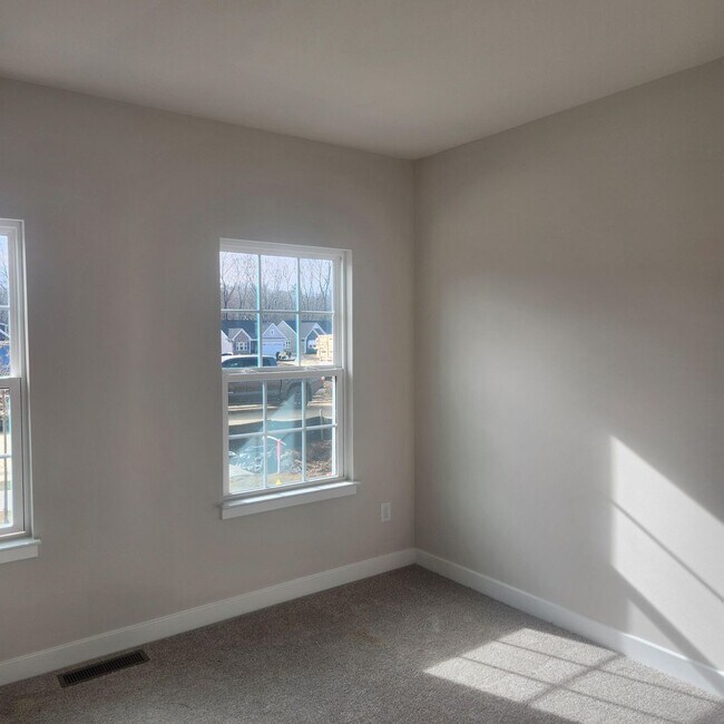 Building Photo - 211 Woodcreek Rd