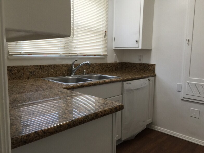 Building Photo - 5981 Guthrie Ave