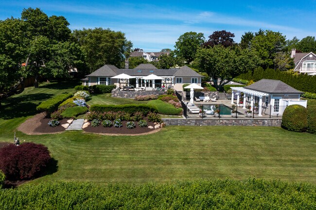 Building Photo - 3 Barclay Sq