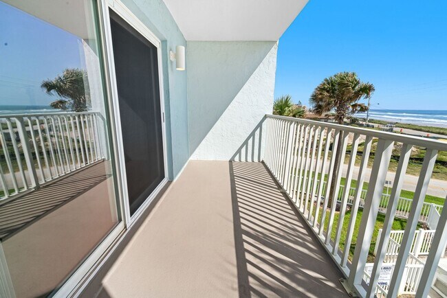 Building Photo - Oceanfront 2 Bedroom Condo with Stunning Views